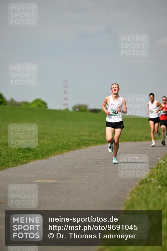 10.05.2026 - 8. Wedeler Halbmarathon Dr. Thomas Lammeyer http://msf.ph/oto/9691045 10.05.2026 11:11:47 Laufen 802 meine-sportfotos.de