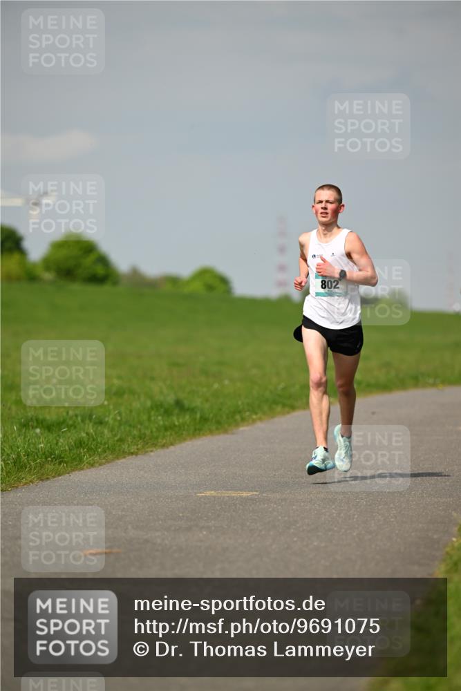 10.05.2026 - 8. Wedeler Halbmarathon Dr. Thomas Lammeyer http://msf.ph/oto/9691075 10.05.2026 11:11:48 Laufen 802 meine-sportfotos.de