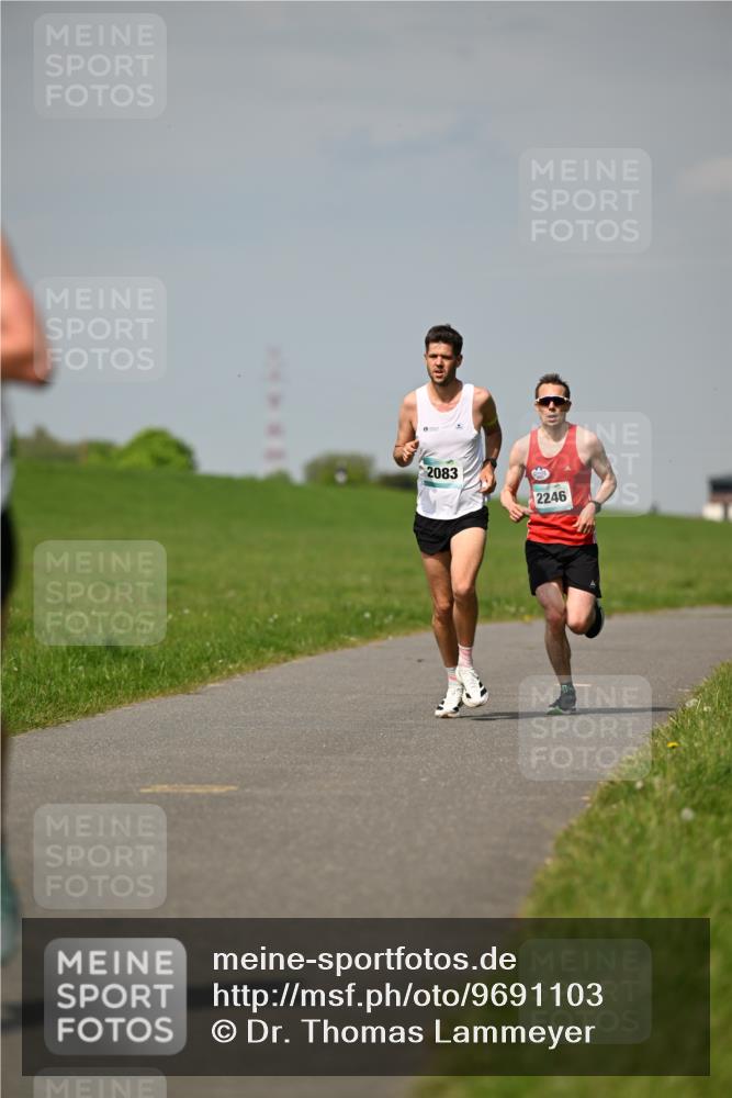 10.05.2026 - 8. Wedeler Halbmarathon Dr. Thomas Lammeyer http://msf.ph/oto/9691103 10.05.2026 11:11:51 Laufen 2083, 2246 meine-sportfotos.de