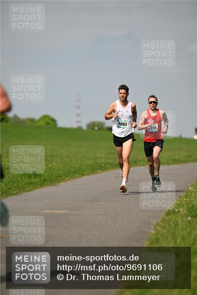 10.05.2026 - 8. Wedeler Halbmarathon Dr. Thomas Lammeyer http://msf.ph/oto/9691106 10.05.2026 11:11:51 Laufen 2083, 2246 meine-sportfotos.de