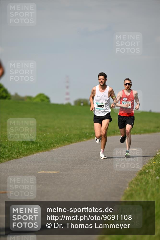 10.05.2026 - 8. Wedeler Halbmarathon Dr. Thomas Lammeyer http://msf.ph/oto/9691108 10.05.2026 11:11:51 Laufen 2083 meine-sportfotos.de