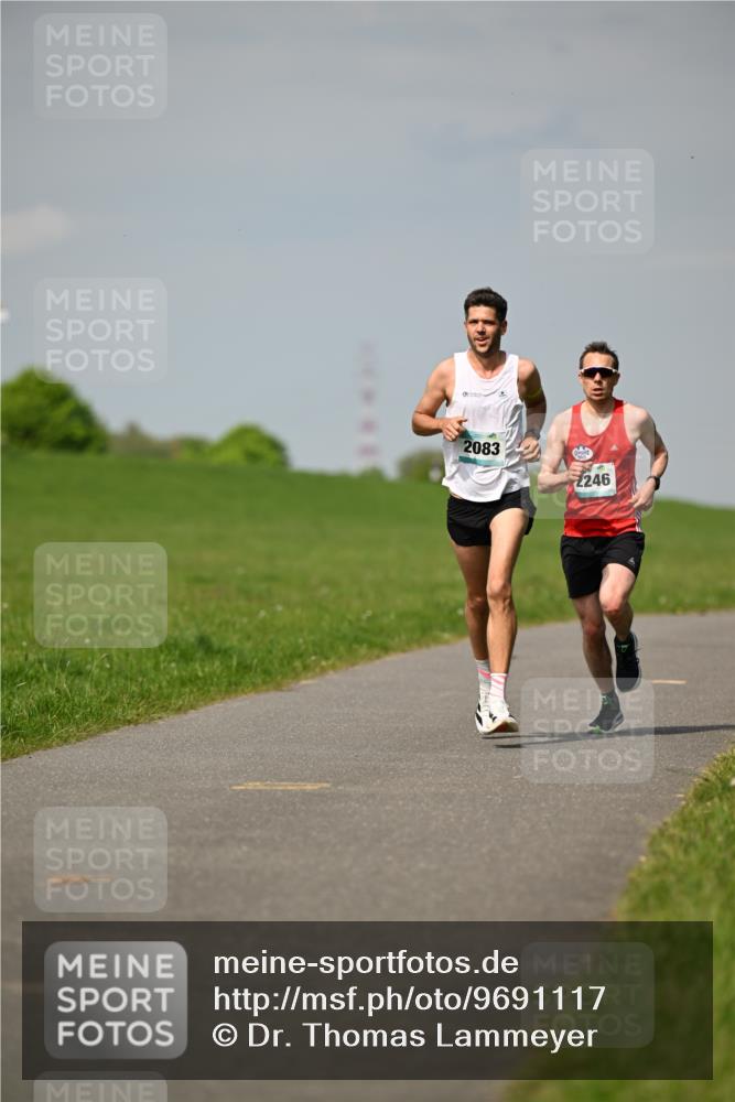 10.05.2026 - 8. Wedeler Halbmarathon Dr. Thomas Lammeyer http://msf.ph/oto/9691117 10.05.2026 11:11:52 Laufen 2083, 246 meine-sportfotos.de