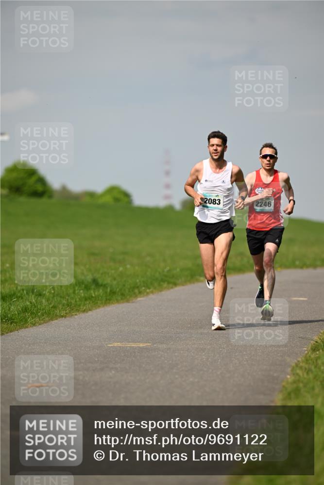 10.05.2026 - 8. Wedeler Halbmarathon Dr. Thomas Lammeyer http://msf.ph/oto/9691122 10.05.2026 11:11:52 Laufen 2083, 2246 meine-sportfotos.de
