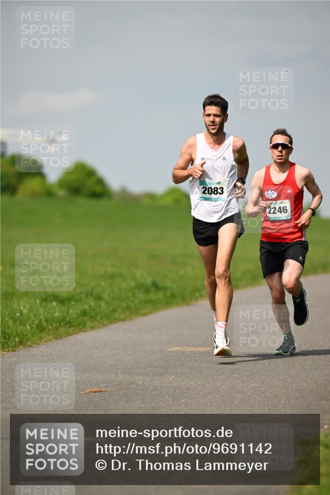 10.05.2026 - 8. Wedeler Halbmarathon Dr. Thomas Lammeyer http://msf.ph/oto/9691142 10.05.2026 11:11:53 Laufen 2083, 2246 meine-sportfotos.de