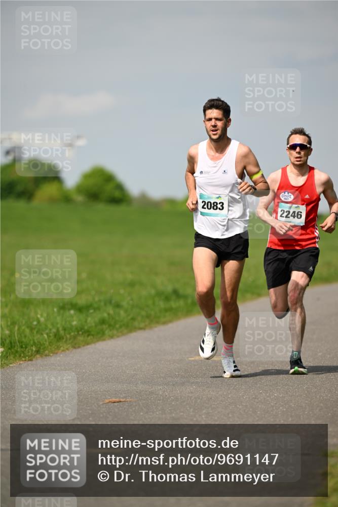 10.05.2026 - 8. Wedeler Halbmarathon Dr. Thomas Lammeyer http://msf.ph/oto/9691147 10.05.2026 11:11:54 Laufen 2083, 2246 meine-sportfotos.de