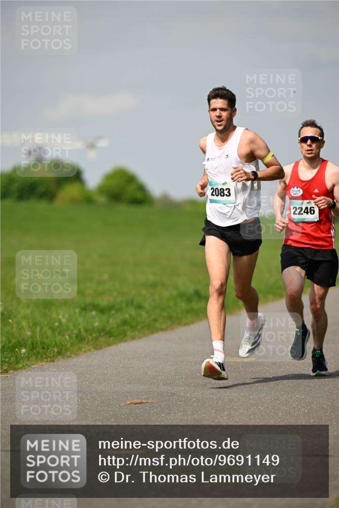 10.05.2026 - 8. Wedeler Halbmarathon Dr. Thomas Lammeyer http://msf.ph/oto/9691149 10.05.2026 11:11:54 Laufen 2083, 2246 meine-sportfotos.de