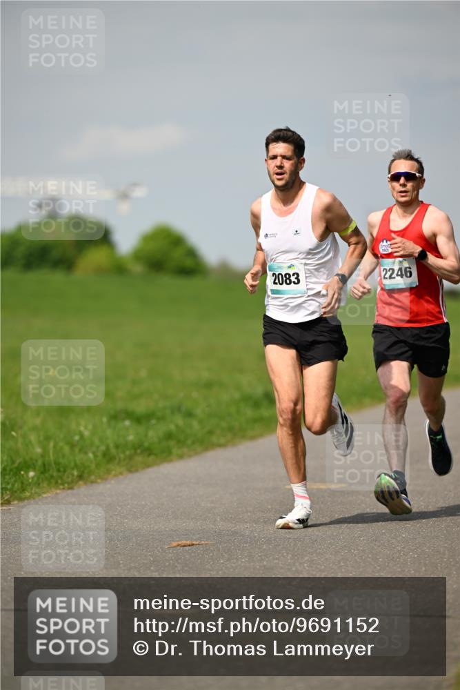 10.05.2026 - 8. Wedeler Halbmarathon Dr. Thomas Lammeyer http://msf.ph/oto/9691152 10.05.2026 11:11:54 Laufen 2083, 2246 meine-sportfotos.de