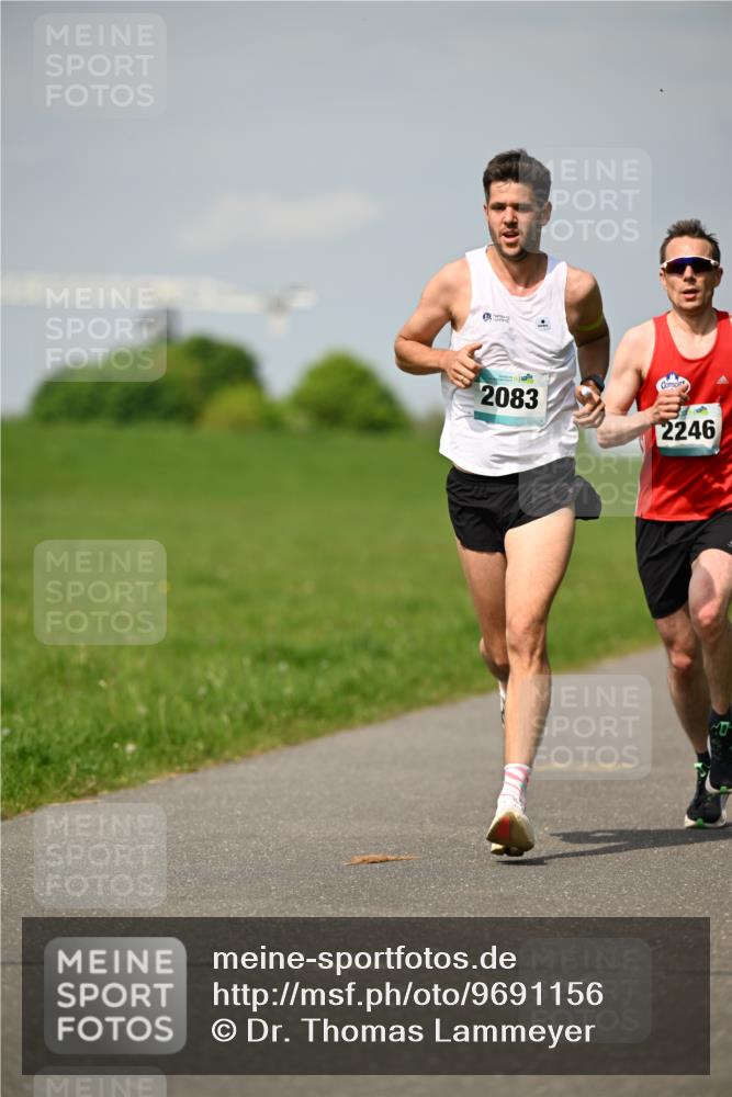 10.05.2026 - 8. Wedeler Halbmarathon Dr. Thomas Lammeyer http://msf.ph/oto/9691156 10.05.2026 11:11:54 Laufen 2083, 2246 meine-sportfotos.de