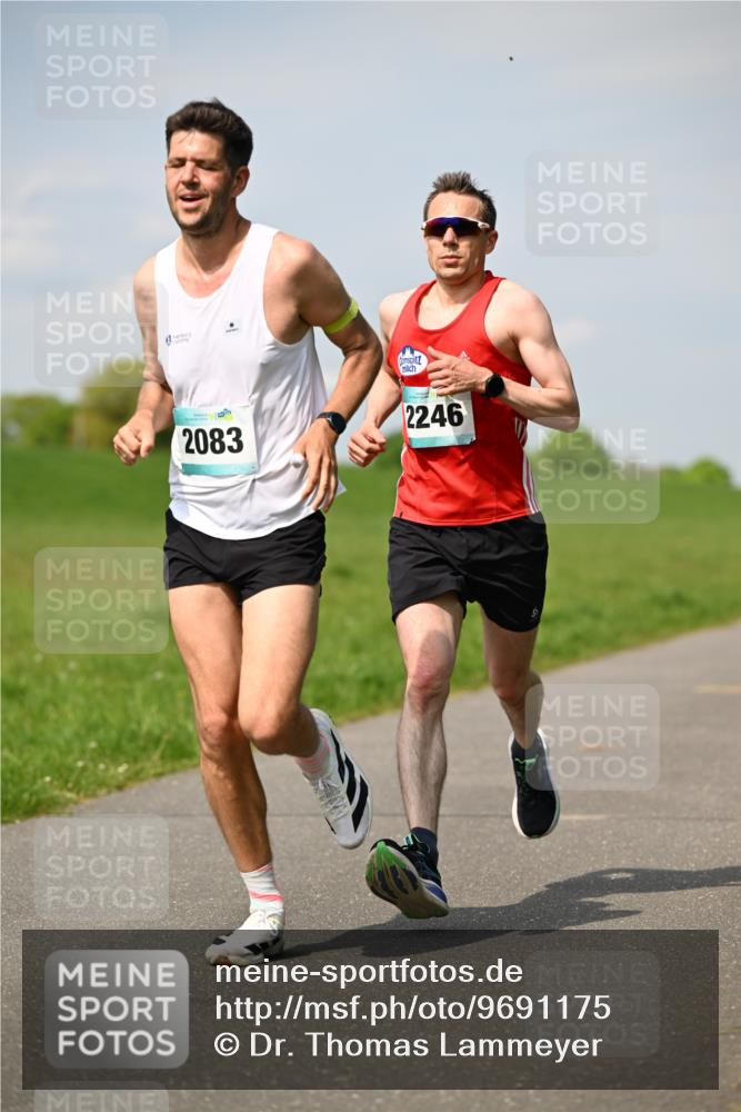 10.05.2026 - 8. Wedeler Halbmarathon Dr. Thomas Lammeyer http://msf.ph/oto/9691175 10.05.2026 11:11:56 Laufen 2083, 2246 meine-sportfotos.de