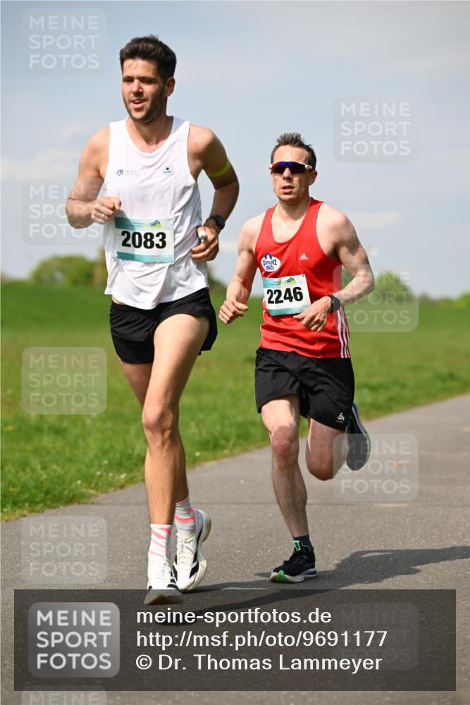10.05.2026 - 8. Wedeler Halbmarathon Dr. Thomas Lammeyer http://msf.ph/oto/9691177 10.05.2026 11:11:56 Laufen 2083, 2246 meine-sportfotos.de
