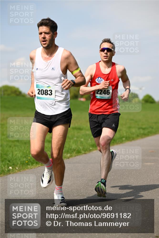 10.05.2026 - 8. Wedeler Halbmarathon Dr. Thomas Lammeyer http://msf.ph/oto/9691182 10.05.2026 11:11:57 Laufen 2083, 2246 meine-sportfotos.de