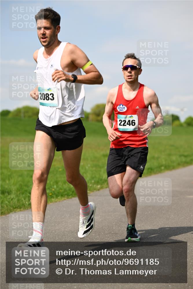10.05.2026 - 8. Wedeler Halbmarathon Dr. Thomas Lammeyer http://msf.ph/oto/9691185 10.05.2026 11:11:57 Laufen 2083, 2246 meine-sportfotos.de