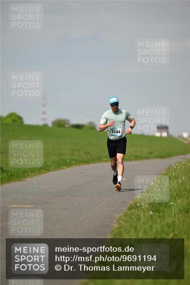 10.05.2026 - 8. Wedeler Halbmarathon Dr. Thomas Lammeyer http://msf.ph/oto/9691194 10.05.2026 11:12:02 Laufen 2144 meine-sportfotos.de