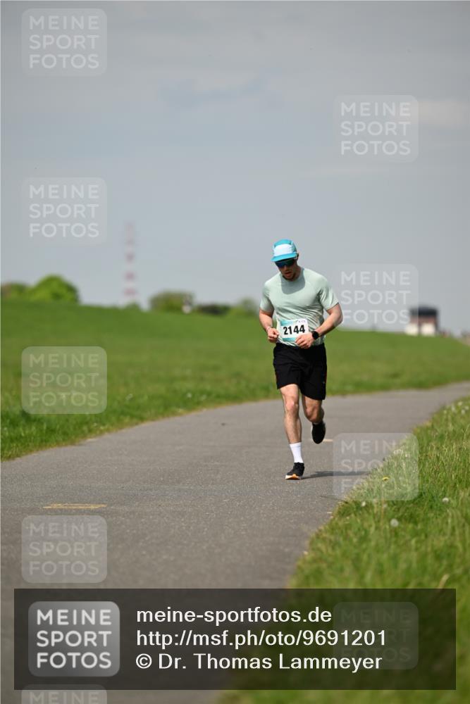 10.05.2026 - 8. Wedeler Halbmarathon Dr. Thomas Lammeyer http://msf.ph/oto/9691201 10.05.2026 11:12:03 Laufen 2144 meine-sportfotos.de