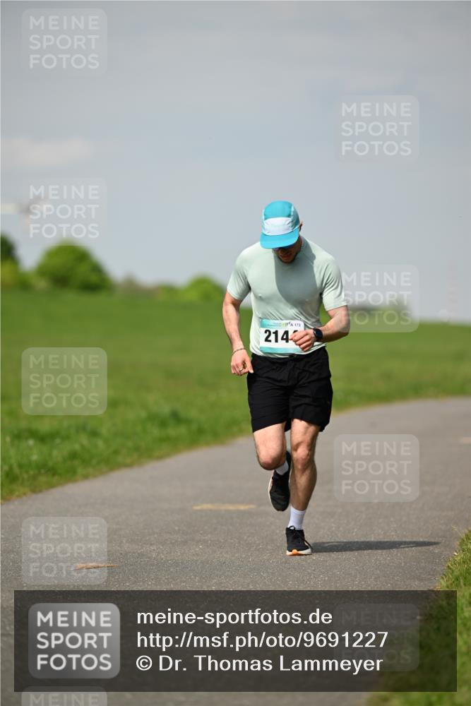 10.05.2026 - 8. Wedeler Halbmarathon Dr. Thomas Lammeyer http://msf.ph/oto/9691227 10.05.2026 11:12:05 Laufen 214, 173 meine-sportfotos.de