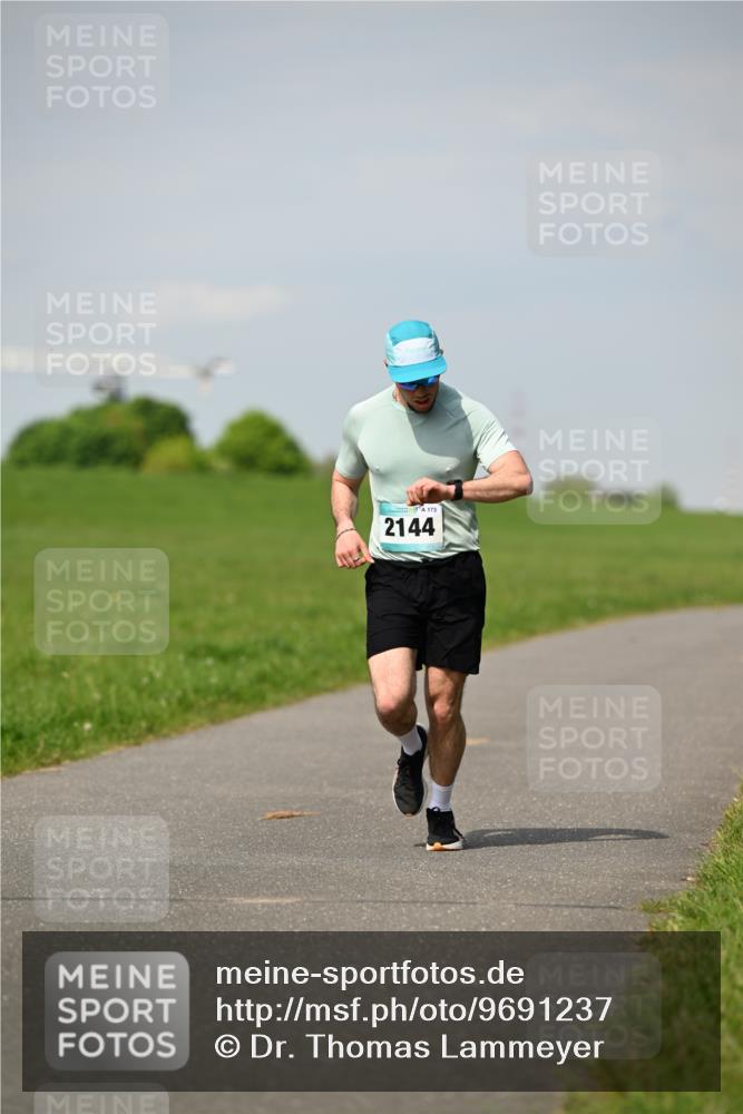 10.05.2026 - 8. Wedeler Halbmarathon Dr. Thomas Lammeyer http://msf.ph/oto/9691237 10.05.2026 11:12:06 Laufen 173, 2144 meine-sportfotos.de