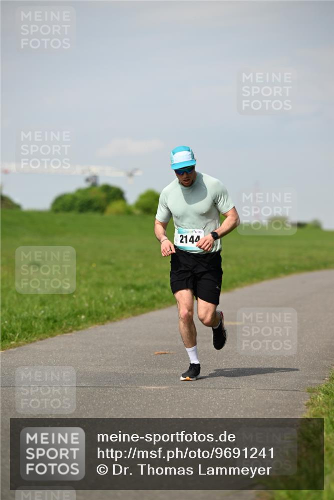 10.05.2026 - 8. Wedeler Halbmarathon Dr. Thomas Lammeyer http://msf.ph/oto/9691241 10.05.2026 11:12:06 Laufen 173, 2144 meine-sportfotos.de