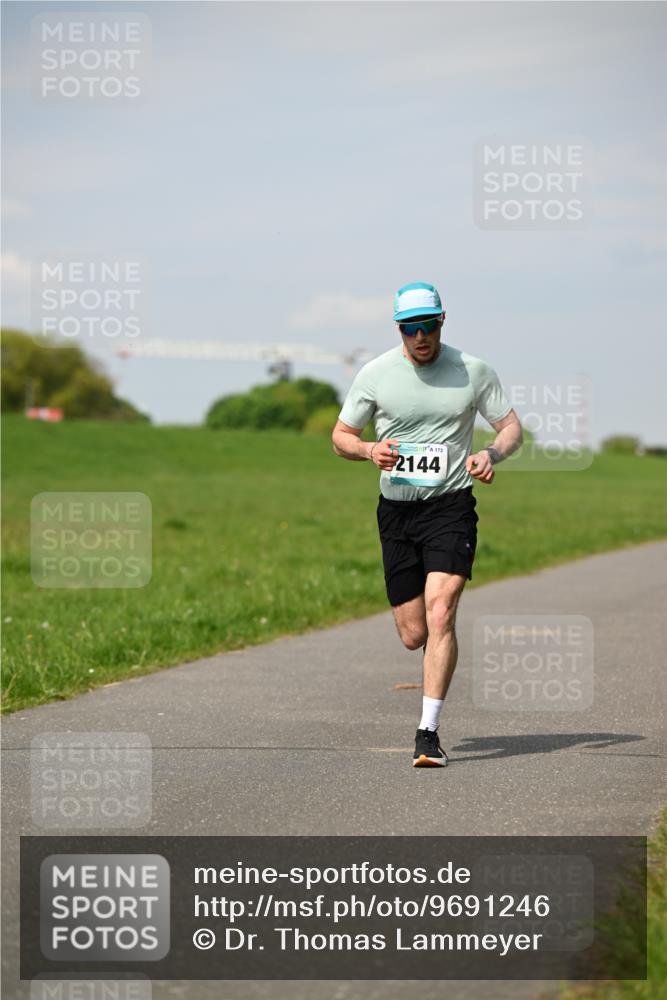 10.05.2026 - 8. Wedeler Halbmarathon Dr. Thomas Lammeyer http://msf.ph/oto/9691246 10.05.2026 11:12:06 Laufen 173, 2144 meine-sportfotos.de