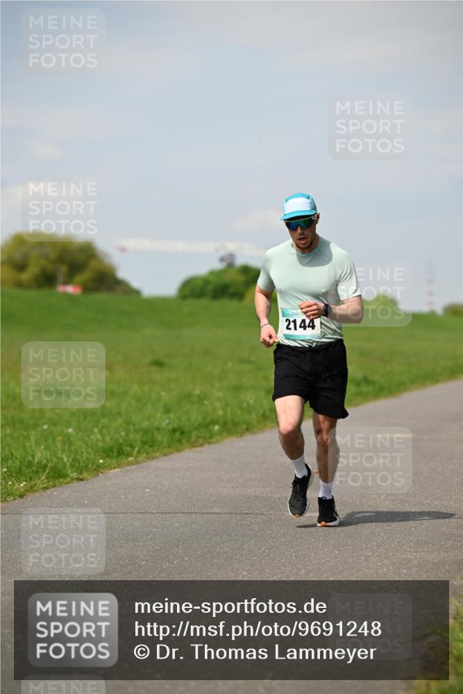 10.05.2026 - 8. Wedeler Halbmarathon Dr. Thomas Lammeyer http://msf.ph/oto/9691248 10.05.2026 11:12:06 Laufen 2144 meine-sportfotos.de