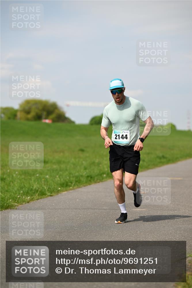 10.05.2026 - 8. Wedeler Halbmarathon Dr. Thomas Lammeyer http://msf.ph/oto/9691251 10.05.2026 11:12:07 Laufen 173, 2144 meine-sportfotos.de