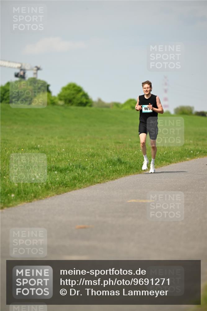 10.05.2026 - 8. Wedeler Halbmarathon Dr. Thomas Lammeyer http://msf.ph/oto/9691271 10.05.2026 11:12:37 Laufen  meine-sportfotos.de
