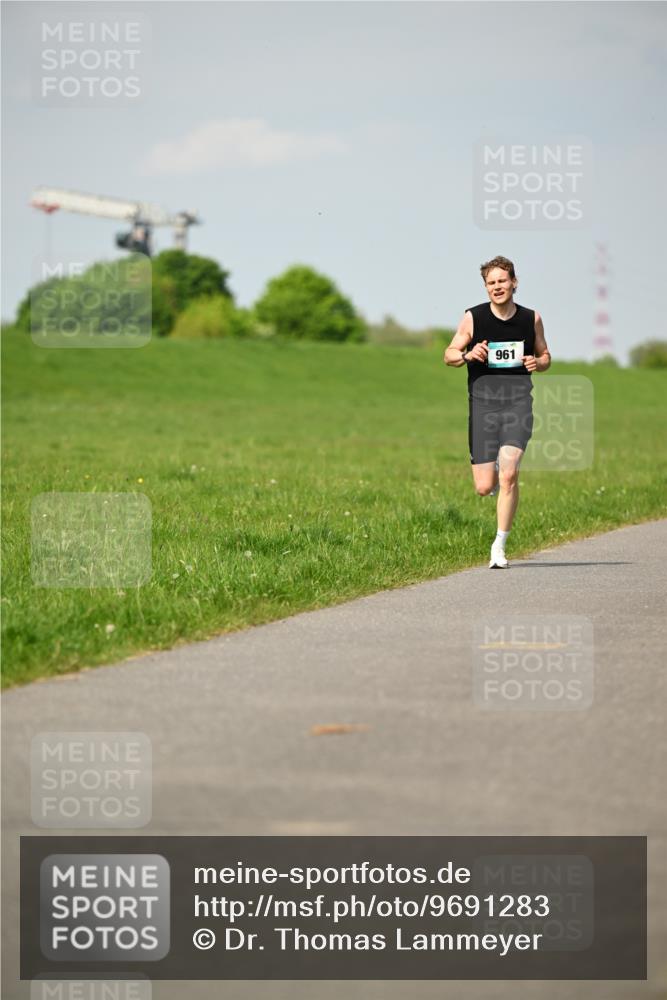 10.05.2026 - 8. Wedeler Halbmarathon Dr. Thomas Lammeyer http://msf.ph/oto/9691283 10.05.2026 11:12:37 Laufen 961 meine-sportfotos.de