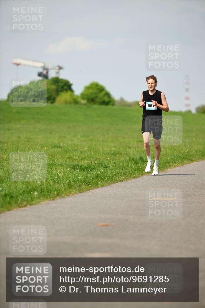 10.05.2026 - 8. Wedeler Halbmarathon Dr. Thomas Lammeyer http://msf.ph/oto/9691285 10.05.2026 11:12:37 Laufen 961 meine-sportfotos.de