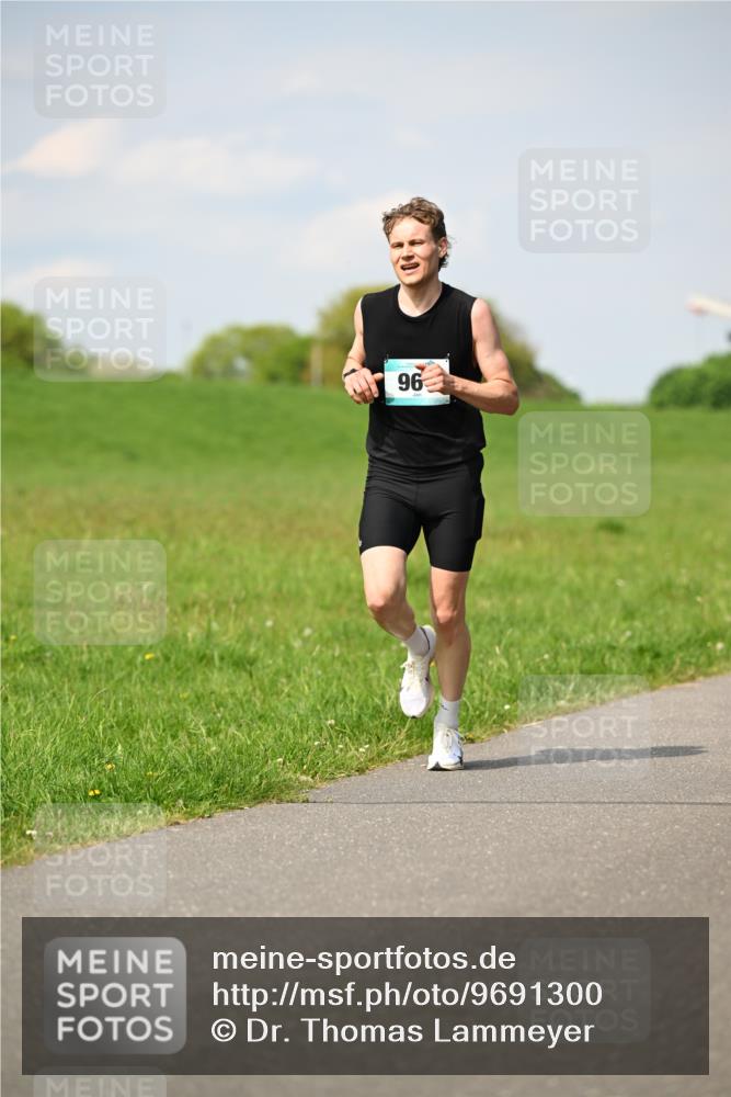 10.05.2026 - 8. Wedeler Halbmarathon Dr. Thomas Lammeyer http://msf.ph/oto/9691300 10.05.2026 11:12:41 Laufen  meine-sportfotos.de