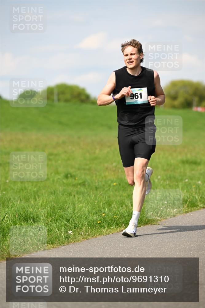 10.05.2026 - 8. Wedeler Halbmarathon Dr. Thomas Lammeyer http://msf.ph/oto/9691310 10.05.2026 11:12:42 Laufen 961 meine-sportfotos.de