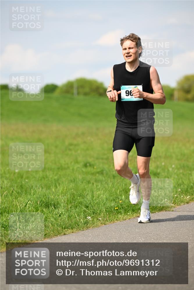 10.05.2026 - 8. Wedeler Halbmarathon Dr. Thomas Lammeyer http://msf.ph/oto/9691312 10.05.2026 11:12:42 Laufen  meine-sportfotos.de