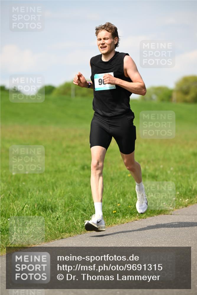 10.05.2026 - 8. Wedeler Halbmarathon Dr. Thomas Lammeyer http://msf.ph/oto/9691315 10.05.2026 11:12:42 Laufen  meine-sportfotos.de