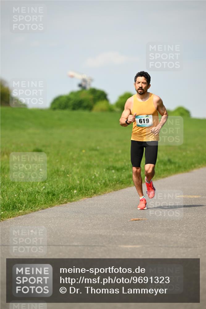 10.05.2026 - 8. Wedeler Halbmarathon Dr. Thomas Lammeyer http://msf.ph/oto/9691323 10.05.2026 11:12:45 Laufen 619 meine-sportfotos.de