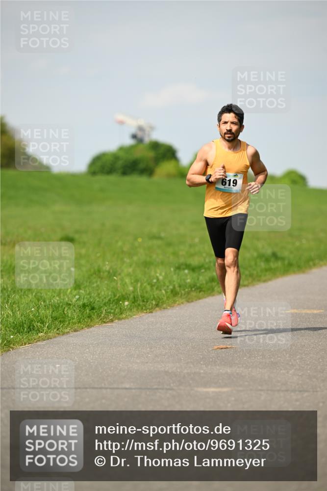 10.05.2026 - 8. Wedeler Halbmarathon Dr. Thomas Lammeyer http://msf.ph/oto/9691325 10.05.2026 11:12:45 Laufen 619 meine-sportfotos.de