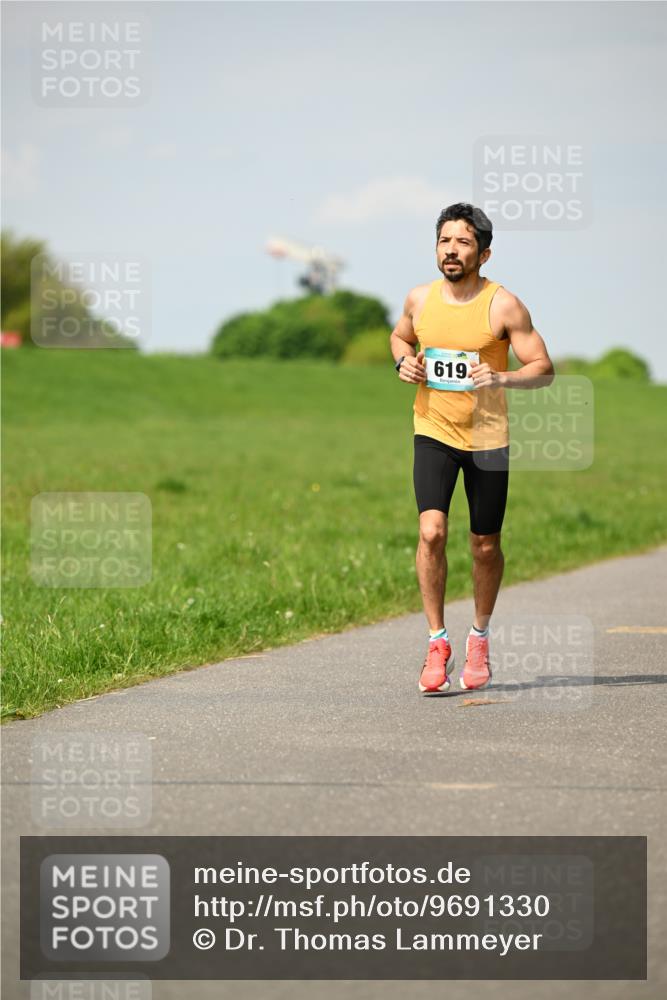 10.05.2026 - 8. Wedeler Halbmarathon Dr. Thomas Lammeyer http://msf.ph/oto/9691330 10.05.2026 11:12:45 Laufen 619 meine-sportfotos.de