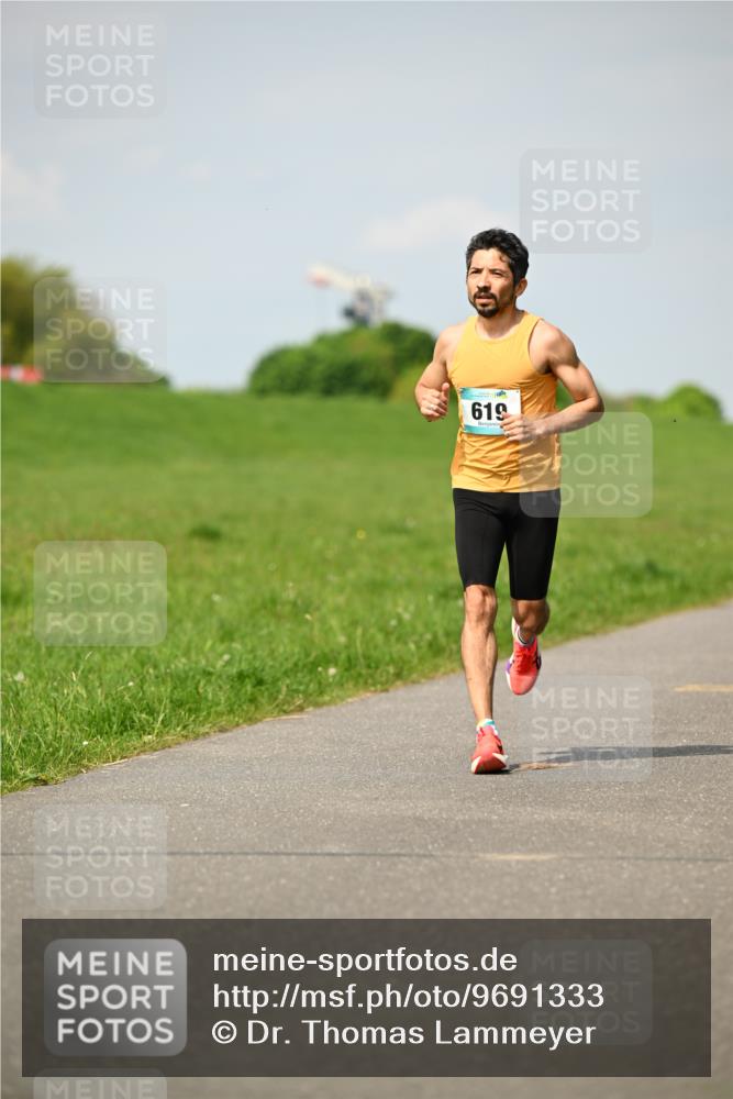 10.05.2026 - 8. Wedeler Halbmarathon Dr. Thomas Lammeyer http://msf.ph/oto/9691333 10.05.2026 11:12:46 Laufen 619 meine-sportfotos.de