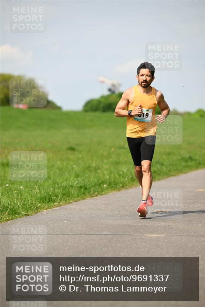 10.05.2026 - 8. Wedeler Halbmarathon Dr. Thomas Lammeyer http://msf.ph/oto/9691337 10.05.2026 11:12:46 Laufen  meine-sportfotos.de
