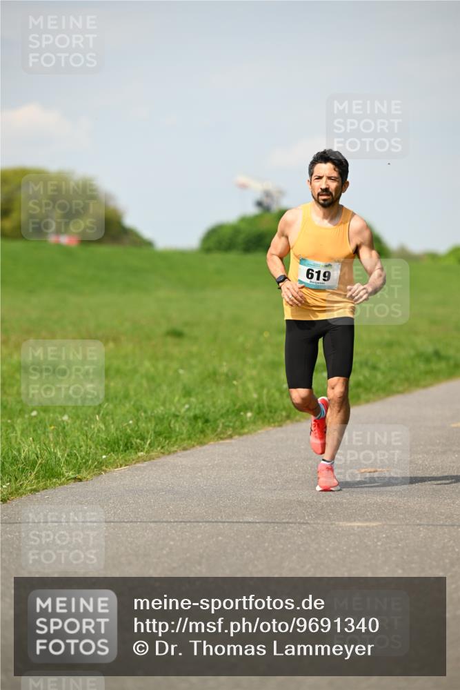 10.05.2026 - 8. Wedeler Halbmarathon Dr. Thomas Lammeyer http://msf.ph/oto/9691340 10.05.2026 11:12:46 Laufen 619 meine-sportfotos.de