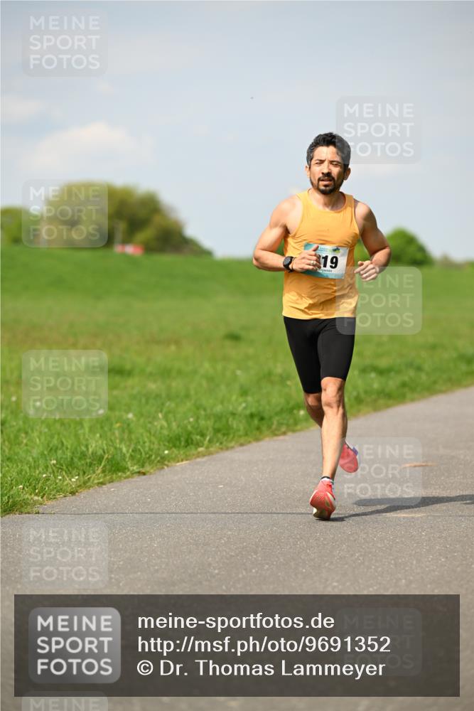 10.05.2026 - 8. Wedeler Halbmarathon Dr. Thomas Lammeyer http://msf.ph/oto/9691352 10.05.2026 11:12:46 Laufen  meine-sportfotos.de