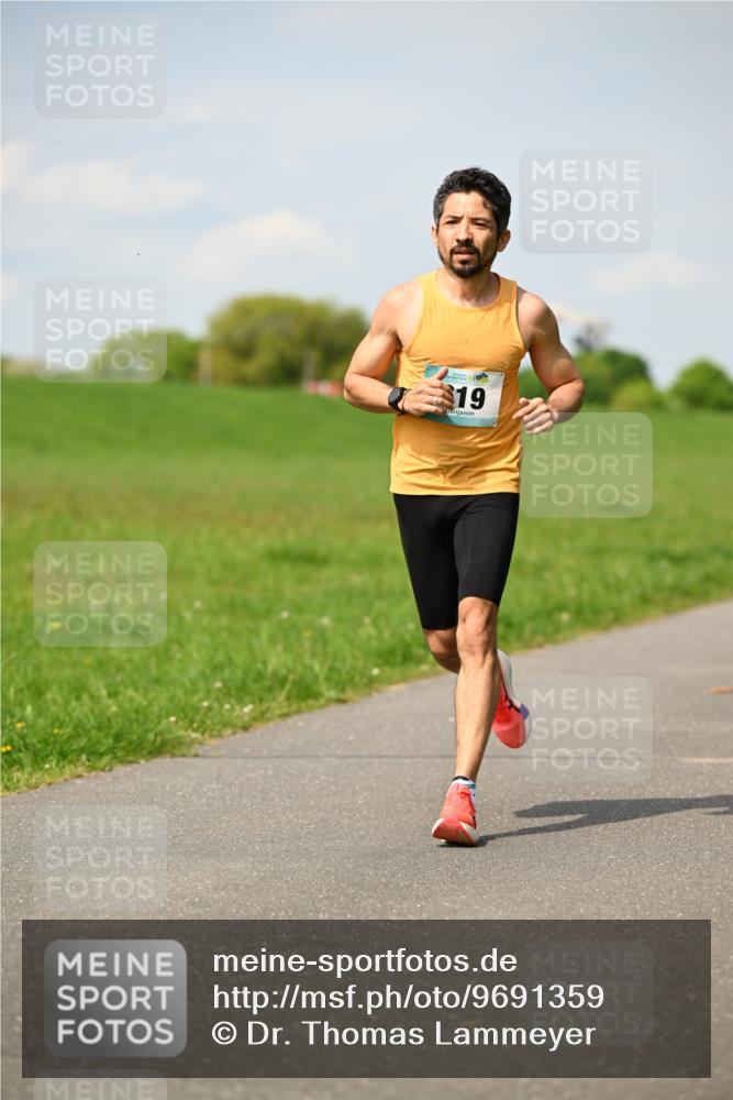 10.05.2026 - 8. Wedeler Halbmarathon Dr. Thomas Lammeyer http://msf.ph/oto/9691359 10.05.2026 11:12:47 Laufen 1177 meine-sportfotos.de