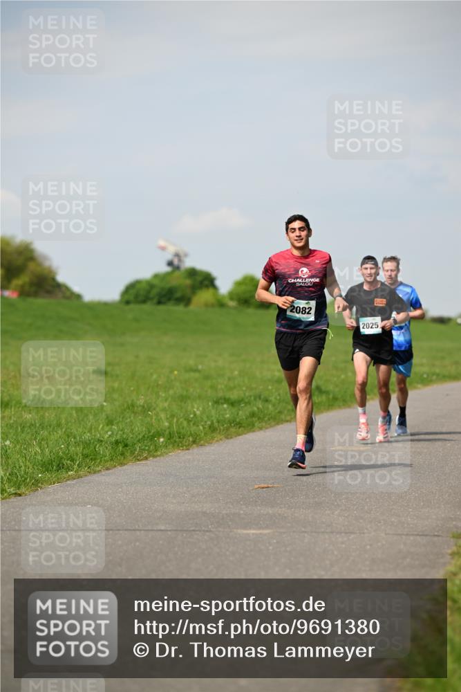 10.05.2026 - 8. Wedeler Halbmarathon Dr. Thomas Lammeyer http://msf.ph/oto/9691380 10.05.2026 11:13:08 Laufen 2082, 2025 meine-sportfotos.de
