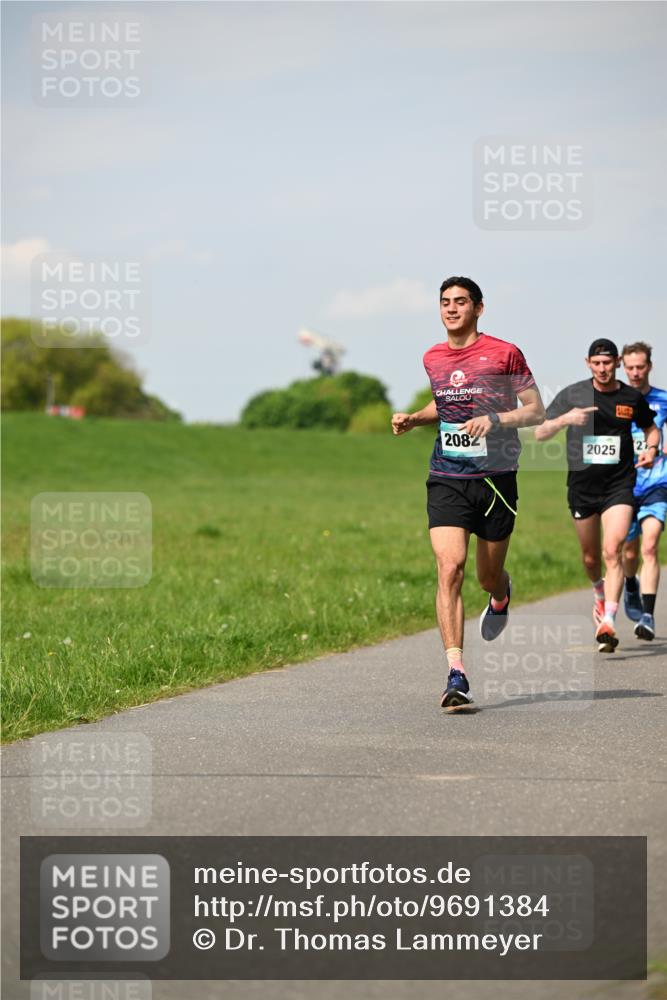 10.05.2026 - 8. Wedeler Halbmarathon Dr. Thomas Lammeyer http://msf.ph/oto/9691384 10.05.2026 11:13:08 Laufen 2082, 2025 meine-sportfotos.de