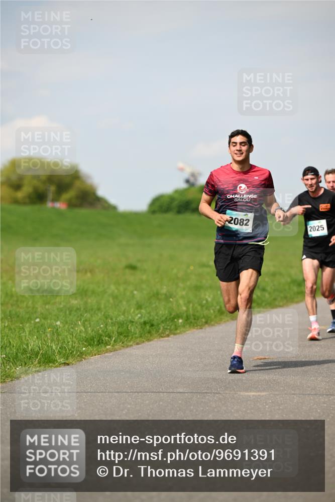 10.05.2026 - 8. Wedeler Halbmarathon Dr. Thomas Lammeyer http://msf.ph/oto/9691391 10.05.2026 11:13:09 Laufen 2082, 2025 meine-sportfotos.de
