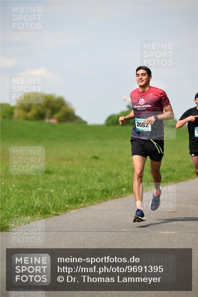 10.05.2026 - 8. Wedeler Halbmarathon Dr. Thomas Lammeyer http://msf.ph/oto/9691395 10.05.2026 11:13:09 Laufen 208 meine-sportfotos.de
