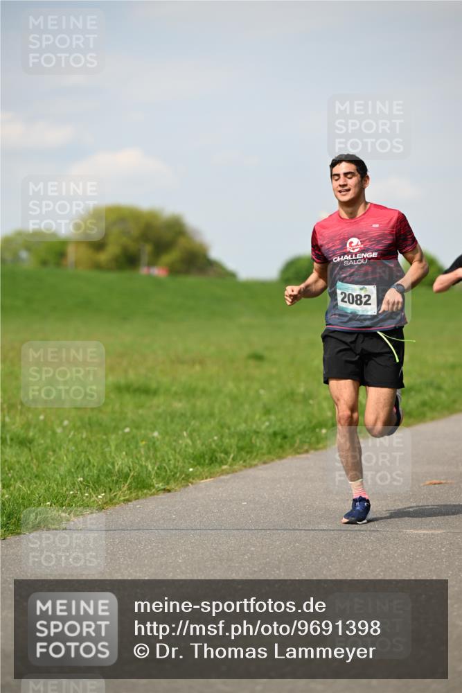 10.05.2026 - 8. Wedeler Halbmarathon Dr. Thomas Lammeyer http://msf.ph/oto/9691398 10.05.2026 11:13:09 Laufen 2082 meine-sportfotos.de