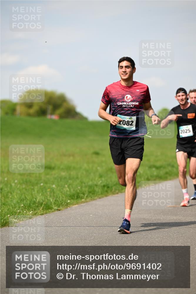 10.05.2026 - 8. Wedeler Halbmarathon Dr. Thomas Lammeyer http://msf.ph/oto/9691402 10.05.2026 11:13:10 Laufen 2082, 2025 meine-sportfotos.de