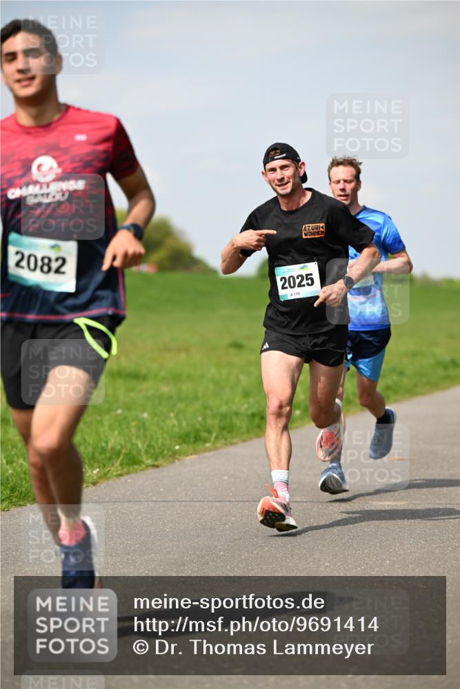 10.05.2026 - 8. Wedeler Halbmarathon Dr. Thomas Lammeyer http://msf.ph/oto/9691414 10.05.2026 11:13:11 Laufen 2082, 2025, 119 meine-sportfotos.de