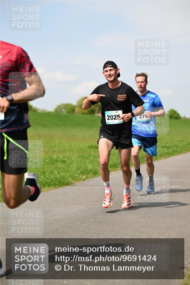 10.05.2026 - 8. Wedeler Halbmarathon Dr. Thomas Lammeyer http://msf.ph/oto/9691424 10.05.2026 11:13:11 Laufen 2025, 279, 119 meine-sportfotos.de