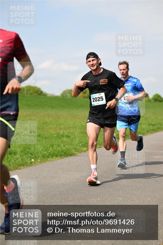 10.05.2026 - 8. Wedeler Halbmarathon Dr. Thomas Lammeyer http://msf.ph/oto/9691426 10.05.2026 11:13:11 Laufen 2025, 119 meine-sportfotos.de