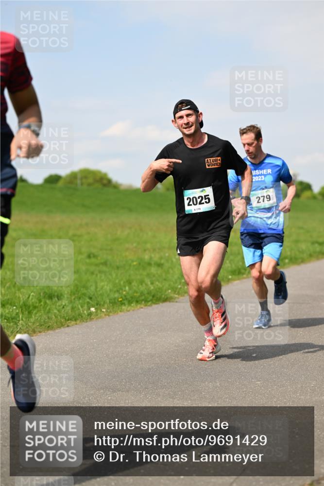 10.05.2026 - 8. Wedeler Halbmarathon Dr. Thomas Lammeyer http://msf.ph/oto/9691429 10.05.2026 11:13:12 Laufen 2025, 119, 2023, 279 meine-sportfotos.de