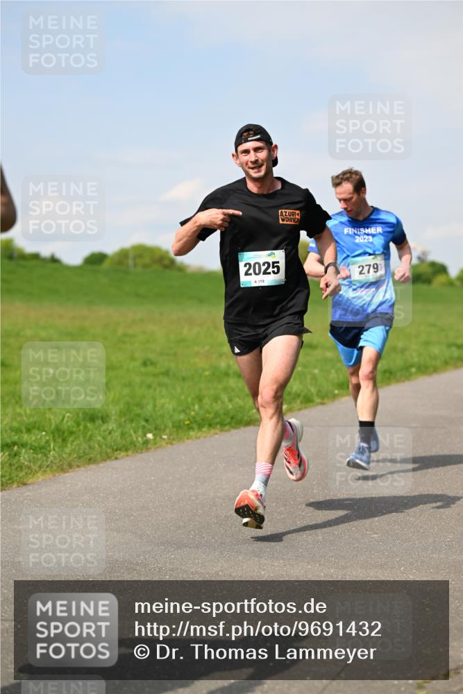 10.05.2026 - 8. Wedeler Halbmarathon Dr. Thomas Lammeyer http://msf.ph/oto/9691432 10.05.2026 11:13:12 Laufen 2025, 119, 2023, 279 meine-sportfotos.de